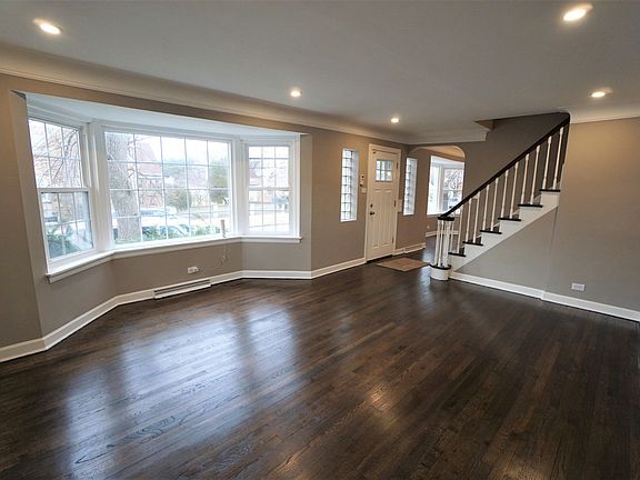 3rd image of 5858 W Wrightwood Ave