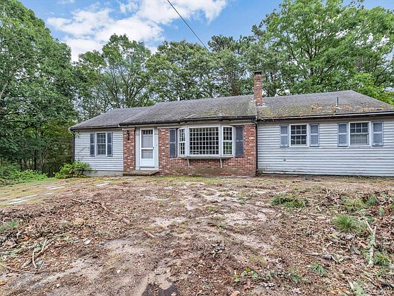 2nd image of 844 W Yarmouth Road
