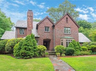 19 Carnegie Ave, Cold Spring Harbor, NY 11724