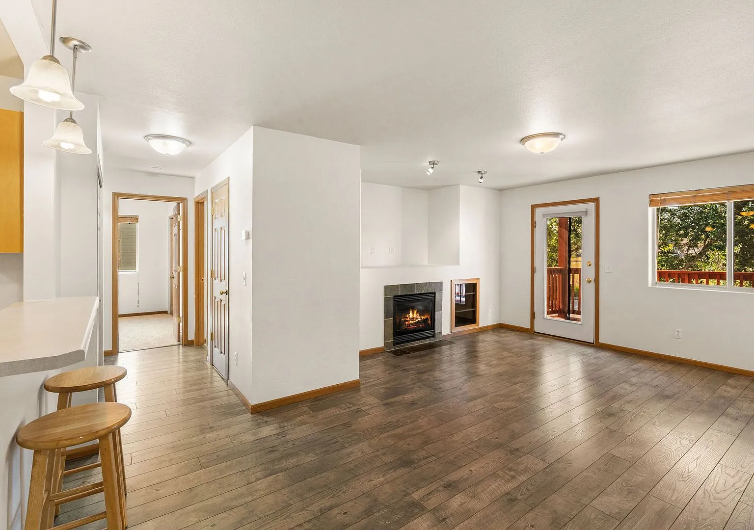 Cute 2 Bedroom 1.5 bath Condo — Photo 3