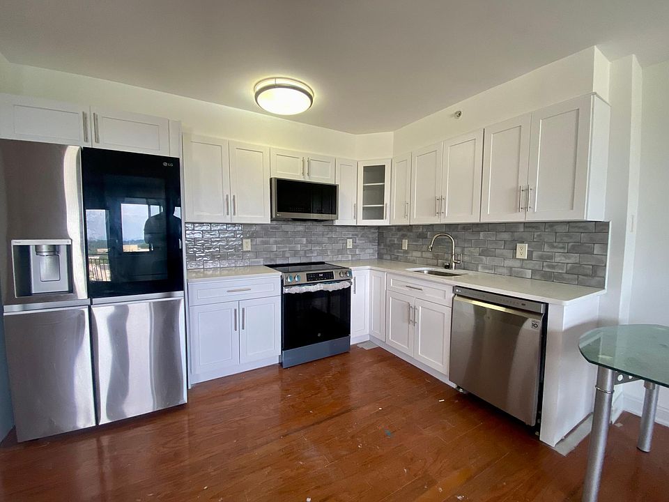 1st image of 60 Parkway Dr E APT 7E