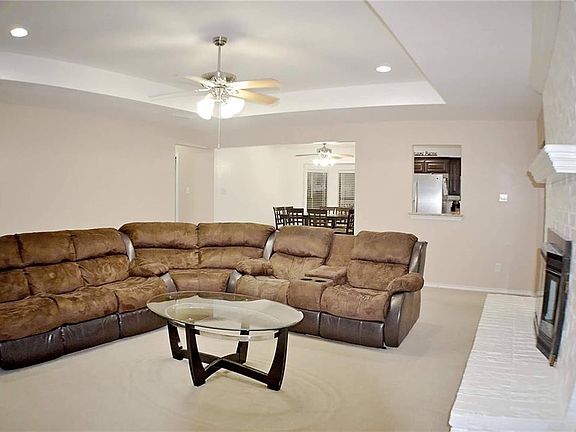 4th image of 2209 W Parkside Dr