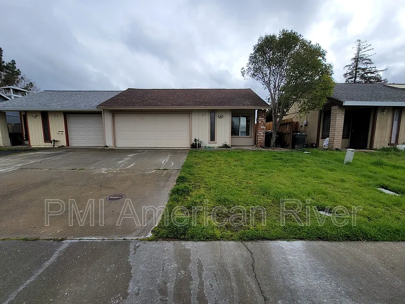 7663 Lakewood Park Dr photo 1