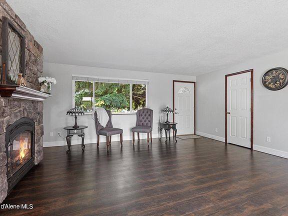 5th image of 1760 E Velora Dr