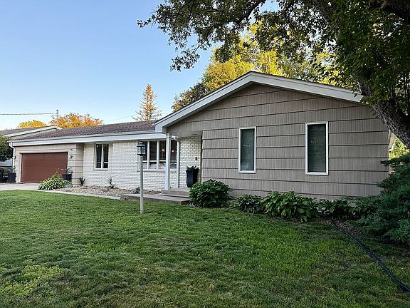 3rd image of 307 Orchard Ln