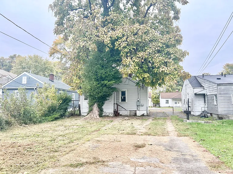 2110 Ratcliffe Ave — Photo 3