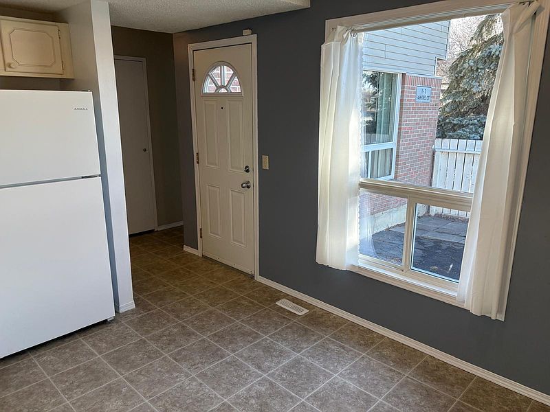 Calgary Townhouse for rent - 3 Bedrooms — photo 12