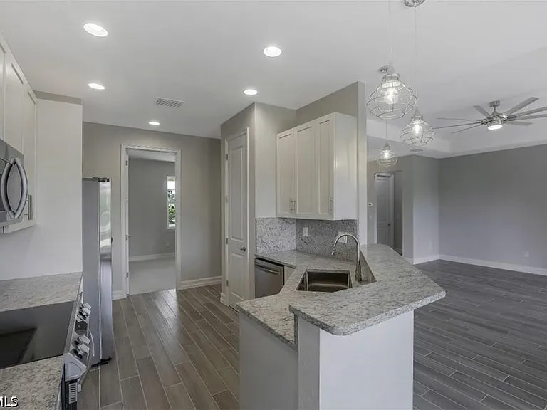 37 SE 23rd Ave — Photo 14