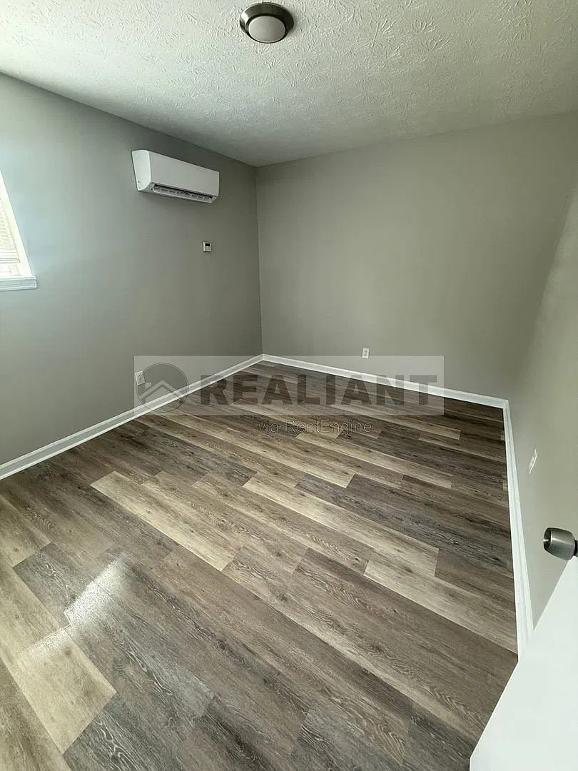 2 bed, 1.0 bath, 800 sqft, $925 — Photo 2