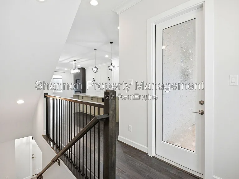 849 Fisher St #D — Photo 10