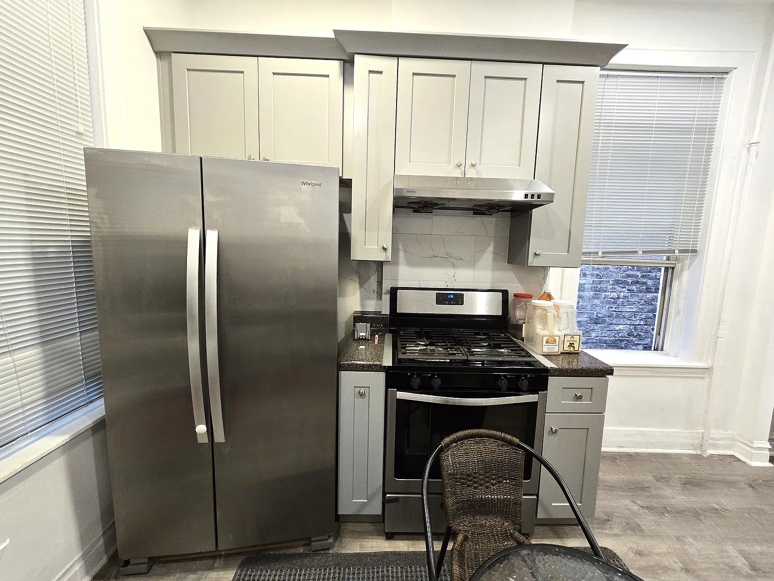 3 bed, 1100 sqft, $2,000 — Photo 4