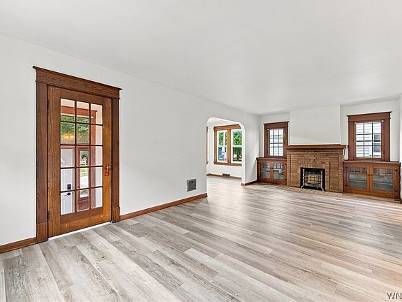 5th image of 1062 Tifft St
