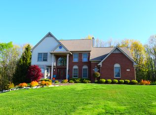 960 Ridgeline Ct, Lake Orion, MI 48360