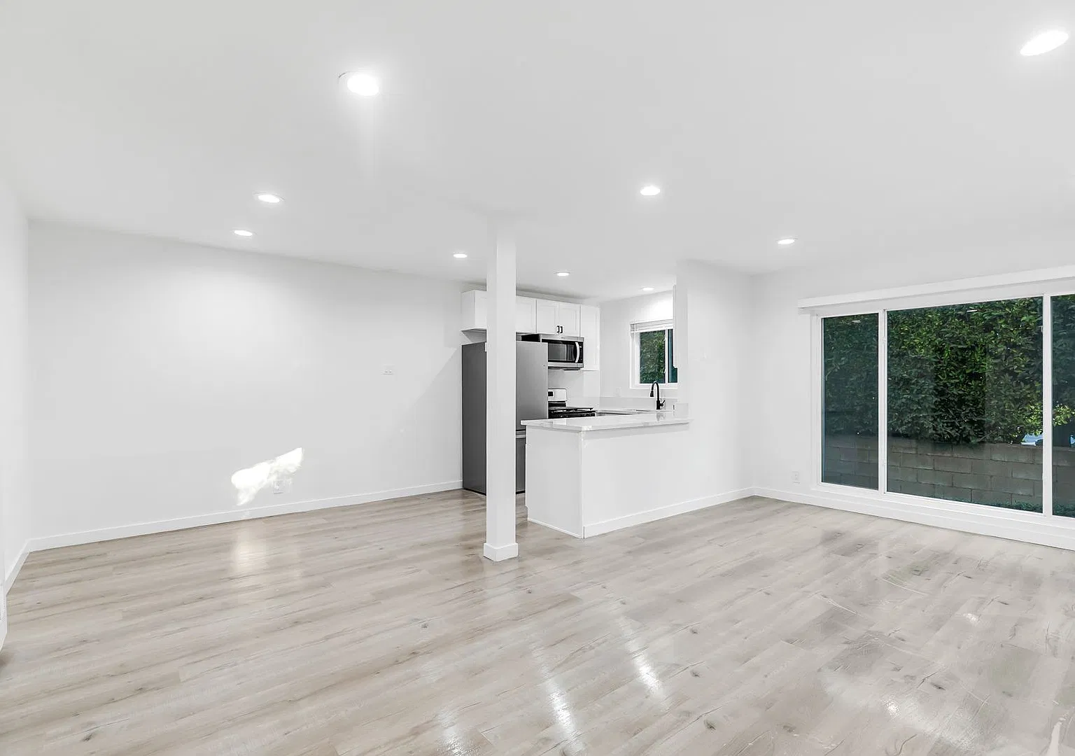 1138 Cardiff Avenue — Photo 4