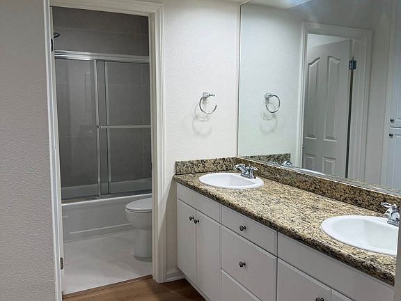 4th image of 5009 Woodman Ave APT 116