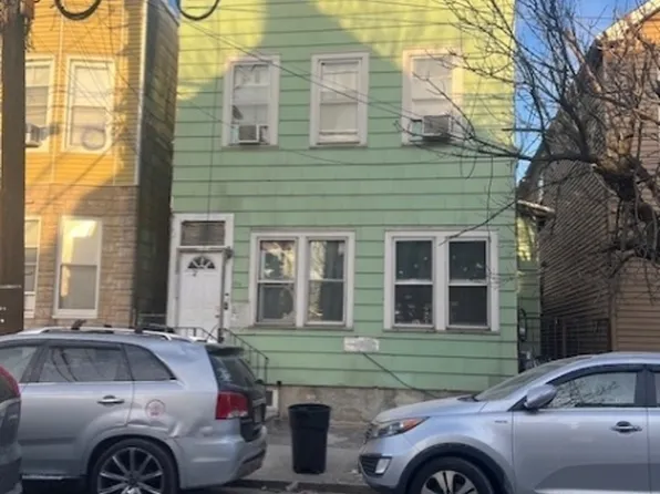 126 Magazine St, Newark City, NJ 07105