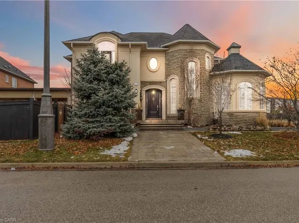 242 Milkweed Way, Oakville, ON L6L 0A6