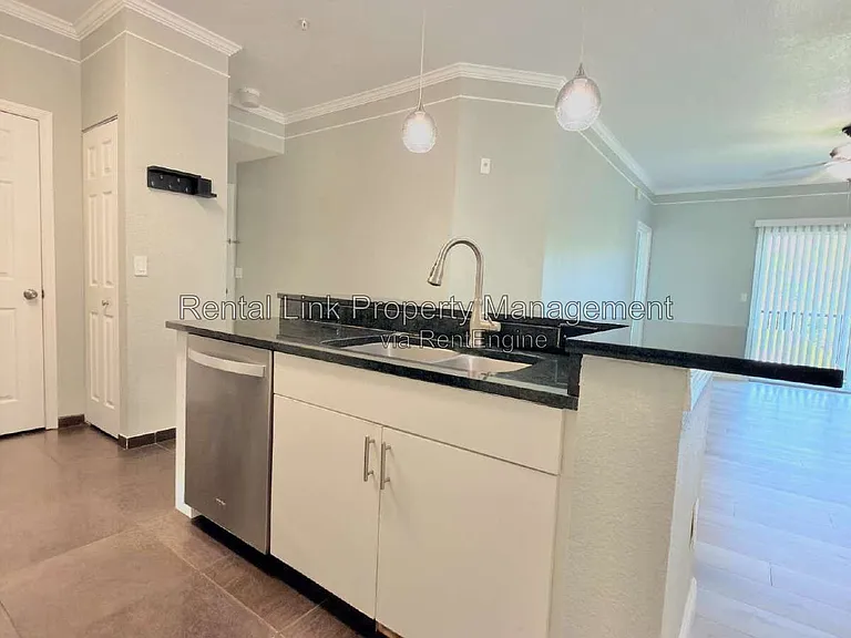 11530 Villa Grand #1115 — Photo 13