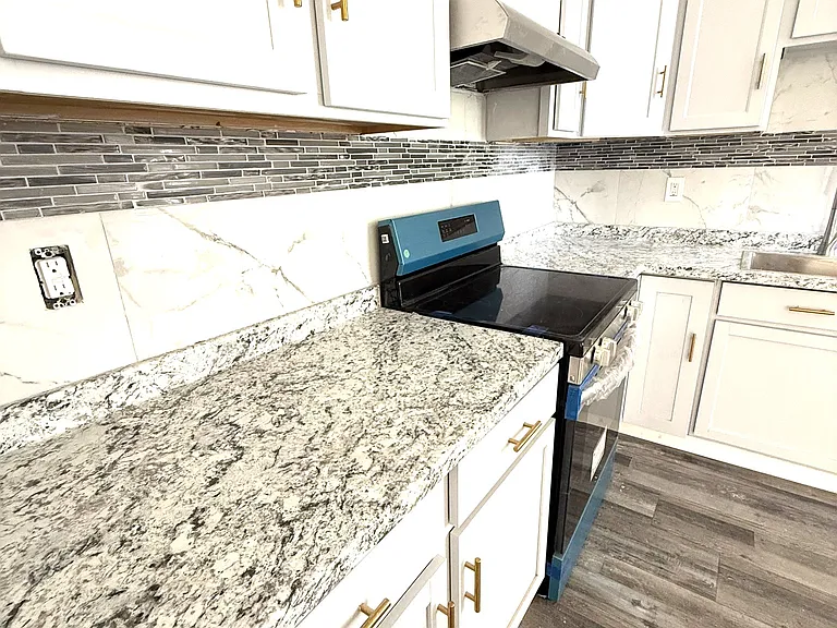 328 Green St #2 — Photo 4