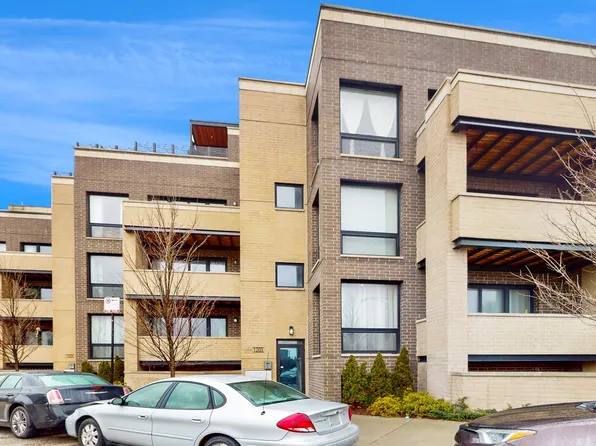 1203 W Superior St #1C, Chicago, IL 60642