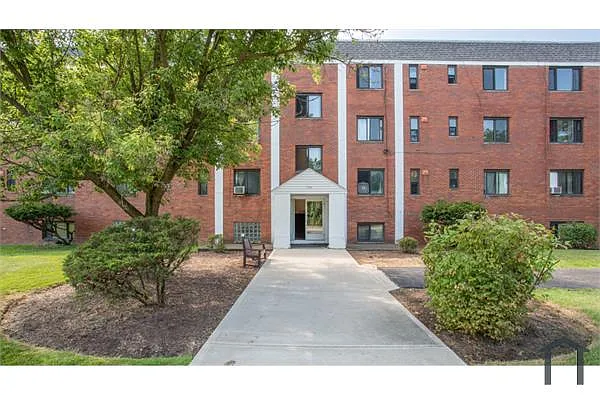 Building Photo - 1450 Maple Dr #18