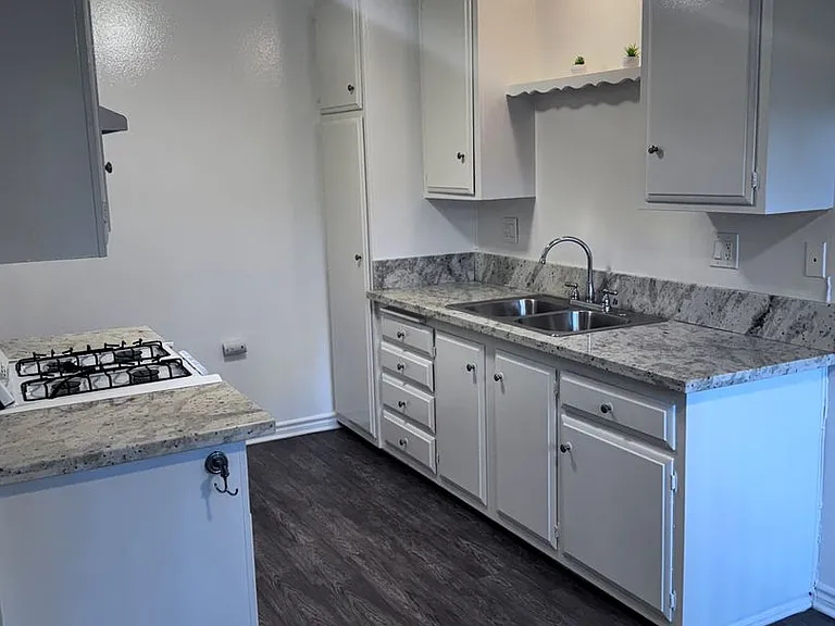 Arlington Apartments — Photo 10