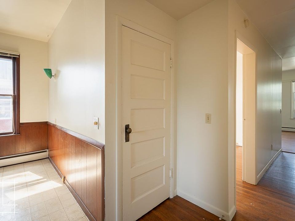 1st image of 297 W 6th Ave #A