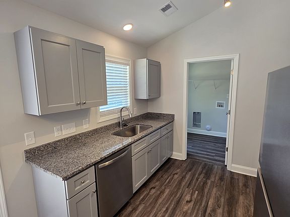 5th image of 519 Columbia Ave