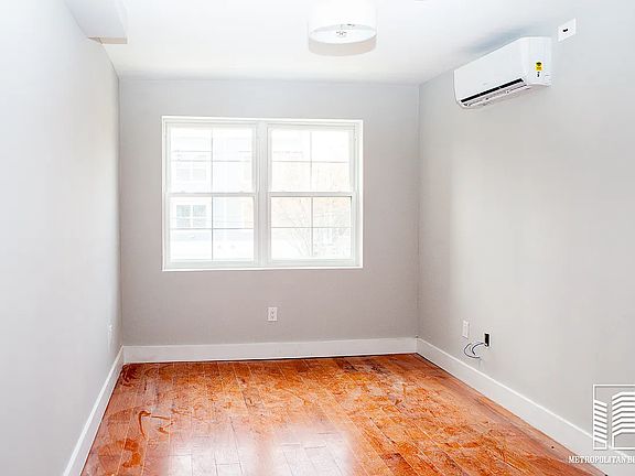 3rd image of 591 Warwick St #5