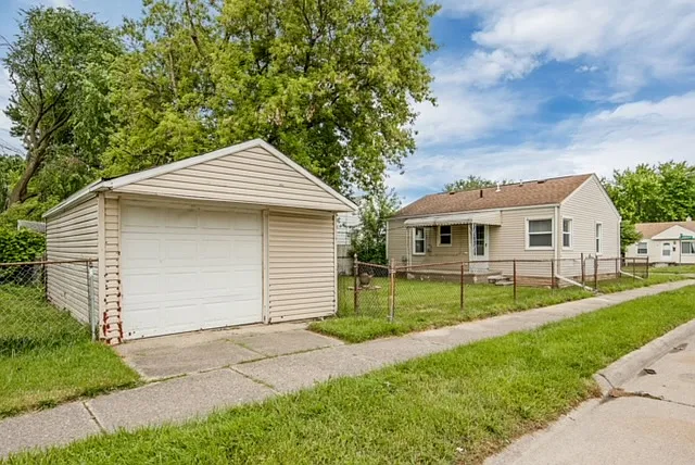 13164 Sidonie Ave — Photo 10