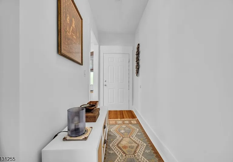 10 Vermont St — Photo 2