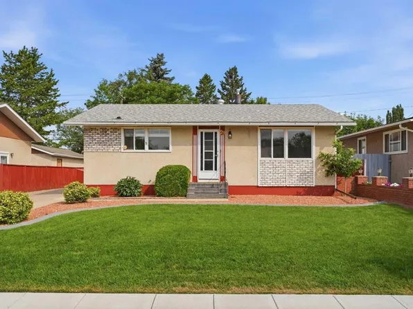 23 S Fairway Ave, Red Deer, AB T4N 4Y9