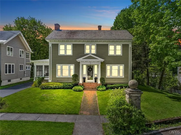 17 Huntington Pl, New Hartford, NY 13413