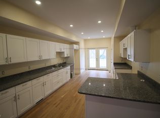 8 Bennington St #1R, Newton, MA 02458