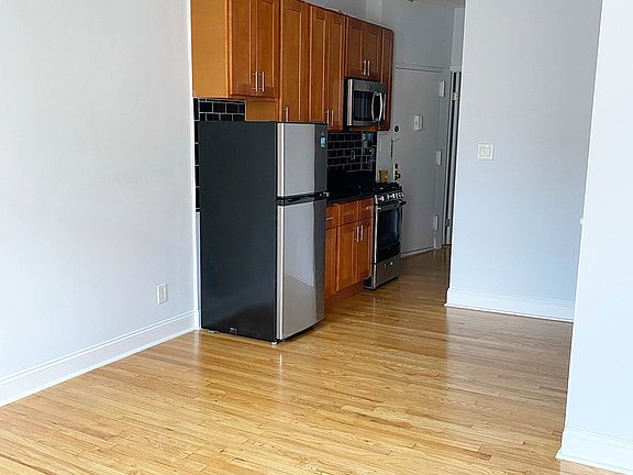 3rd image of 117 Christopher St APT 15