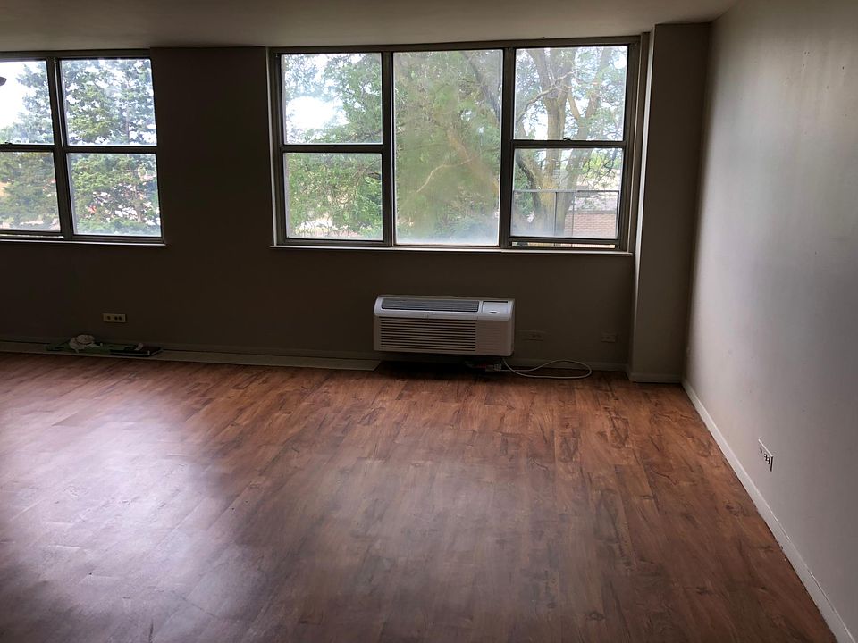 1st image of 4350 W Ford City Dr #304