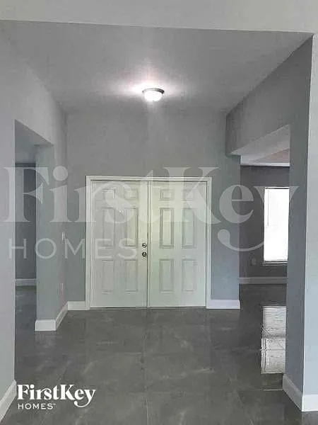 4 bed, 2.0 bath, 2157 sqft, $1,965 — Photo 2