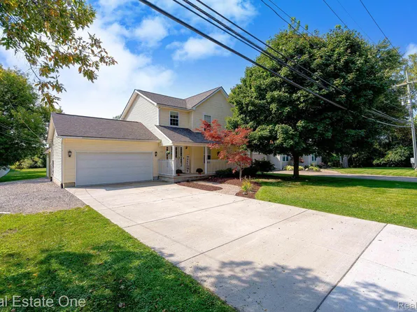 1216 Taylor Rd, Auburn Hills, MI 48326