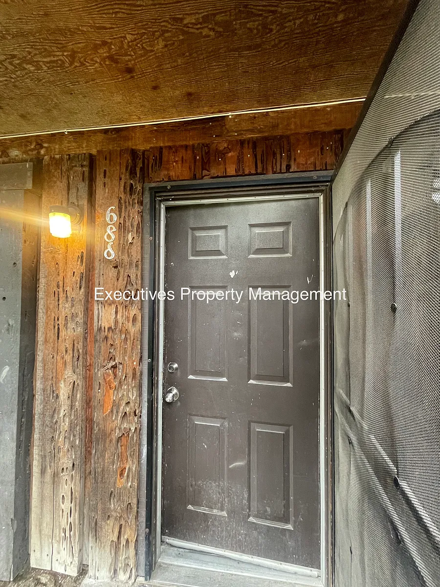 Building Photo - 680 Cedar Ave #688