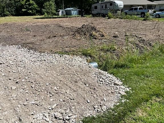 3rd image of 20975 Louise Ln
