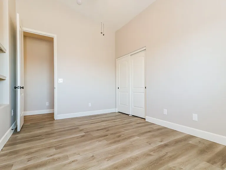 6512 S 49th Dr — Photo 14