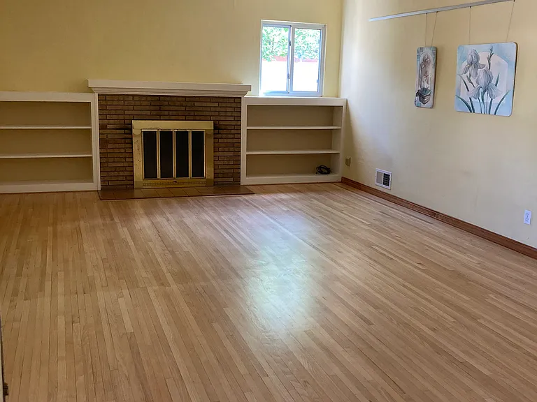 1333 Wellesley Dr NE — Photo 7