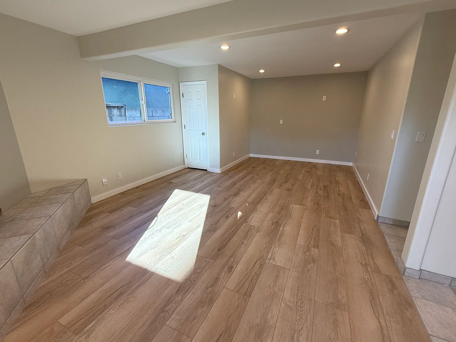 1 bed, 832 sqft, $2,325 — Photo 2