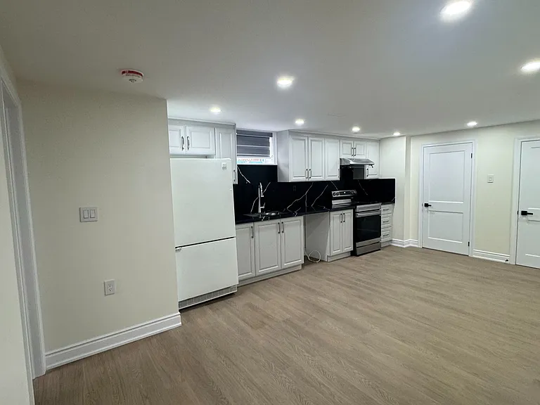 167 Kingsview Blvd #BASEMENT — Photo 6