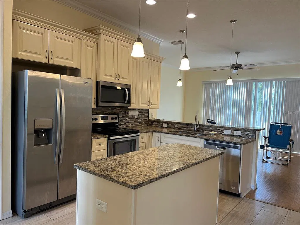 3 bed, 2.0 bath, 1618 sqft, $2,875 — Photo 2