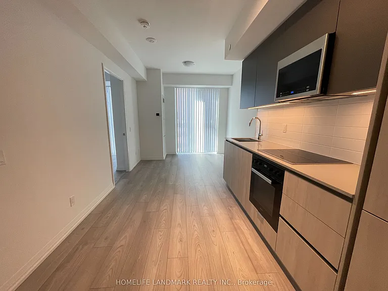 400 King St W #604 — Photo 3