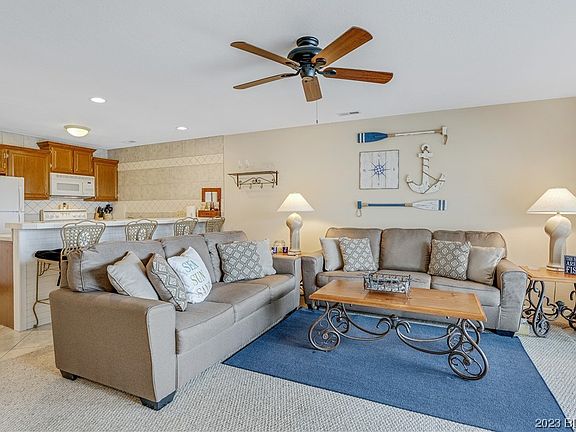 3rd image of 933 Indian Pointe Unit 933