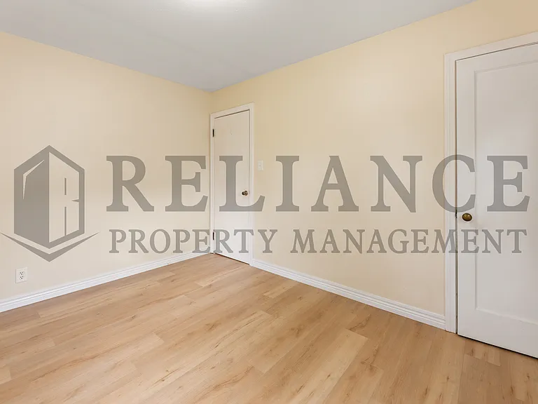 1022 S Yale St — Photo 9
