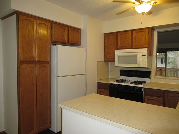 3rd image of 3171 Maple Villa Dr SE