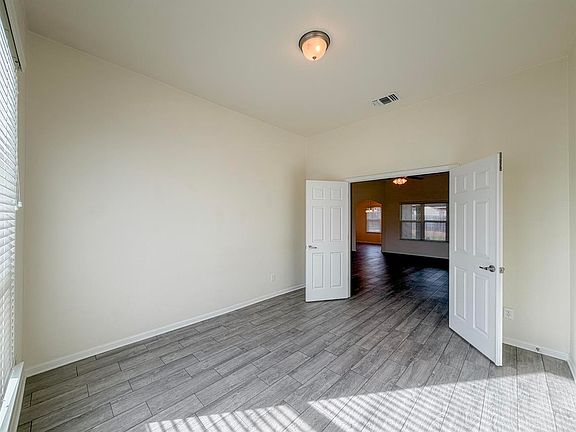 3rd image of 820 Paseo Del Plata